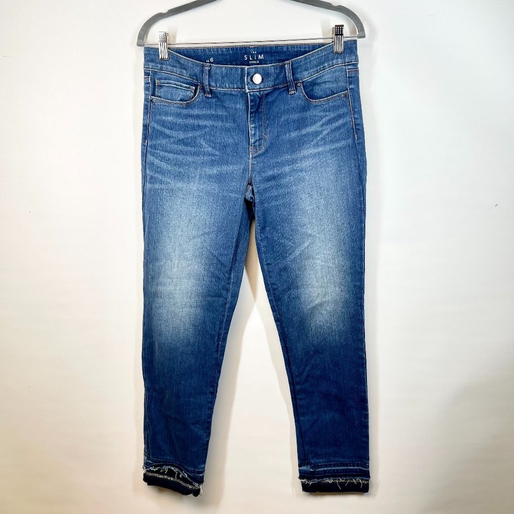 White House Black Market Women's Blue Classic Rise Slim Ankle Crop Jeans Size 6